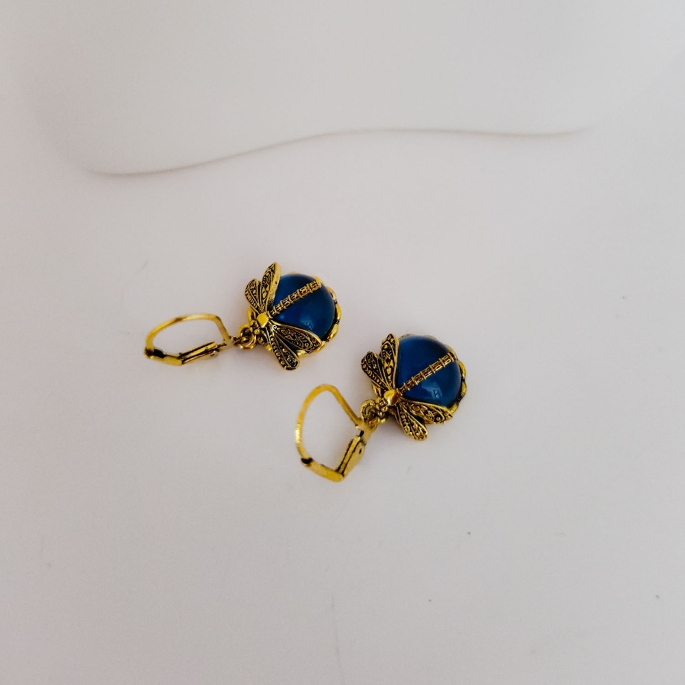 Pretty  Cottage core Garden Girl Ocean Blue Drop Lever Back Earrings New!! - Picture 2 of 2
